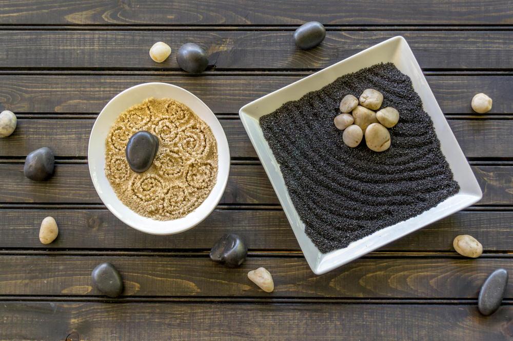 Make Your Own – DIY Mini Zen Gardens • The Garden Glove